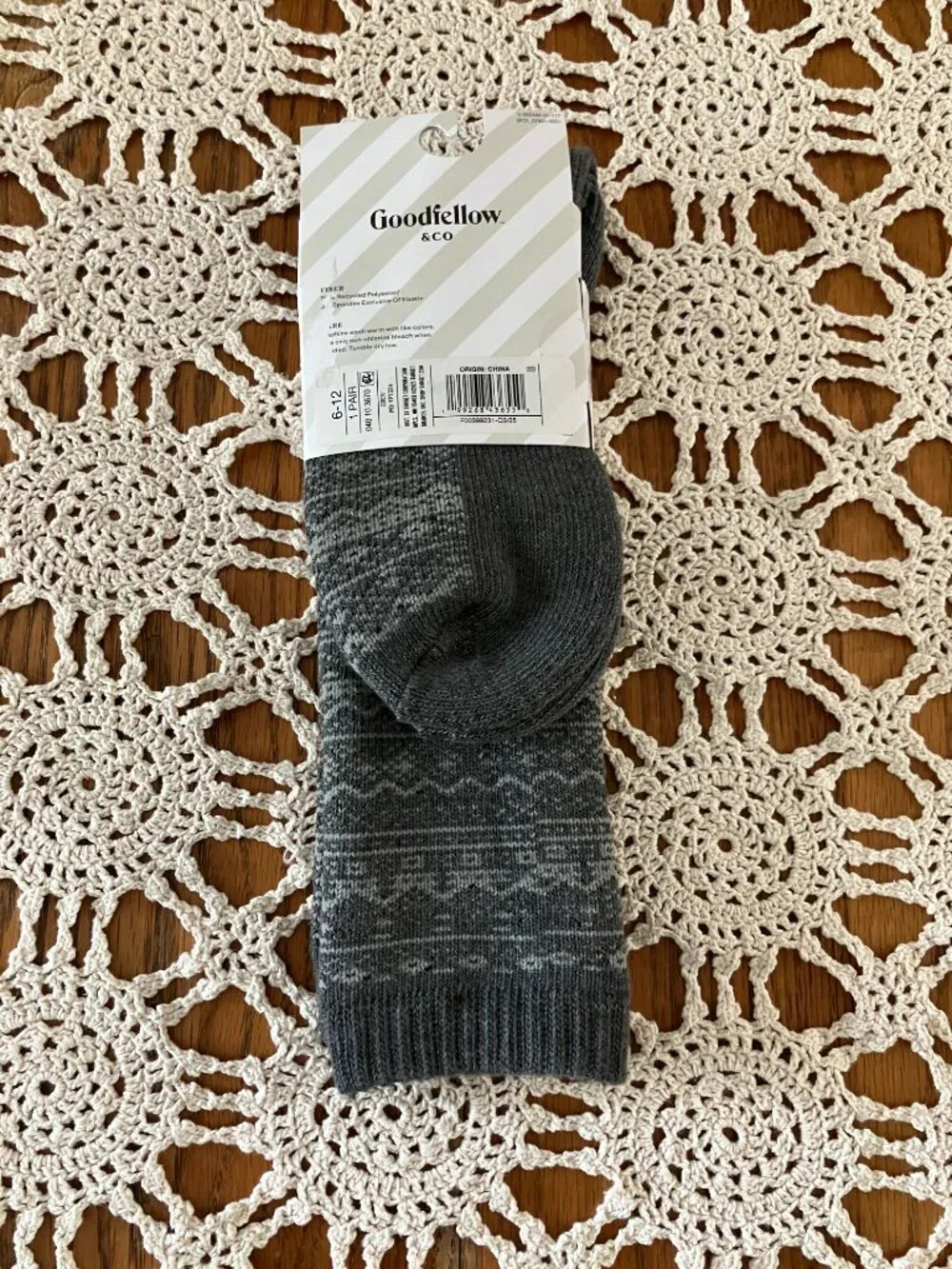 New Adult Shoe Sz: 6 - 12 1 Pair Goodfellow & Co. Crew Socks Grey Wintery Print